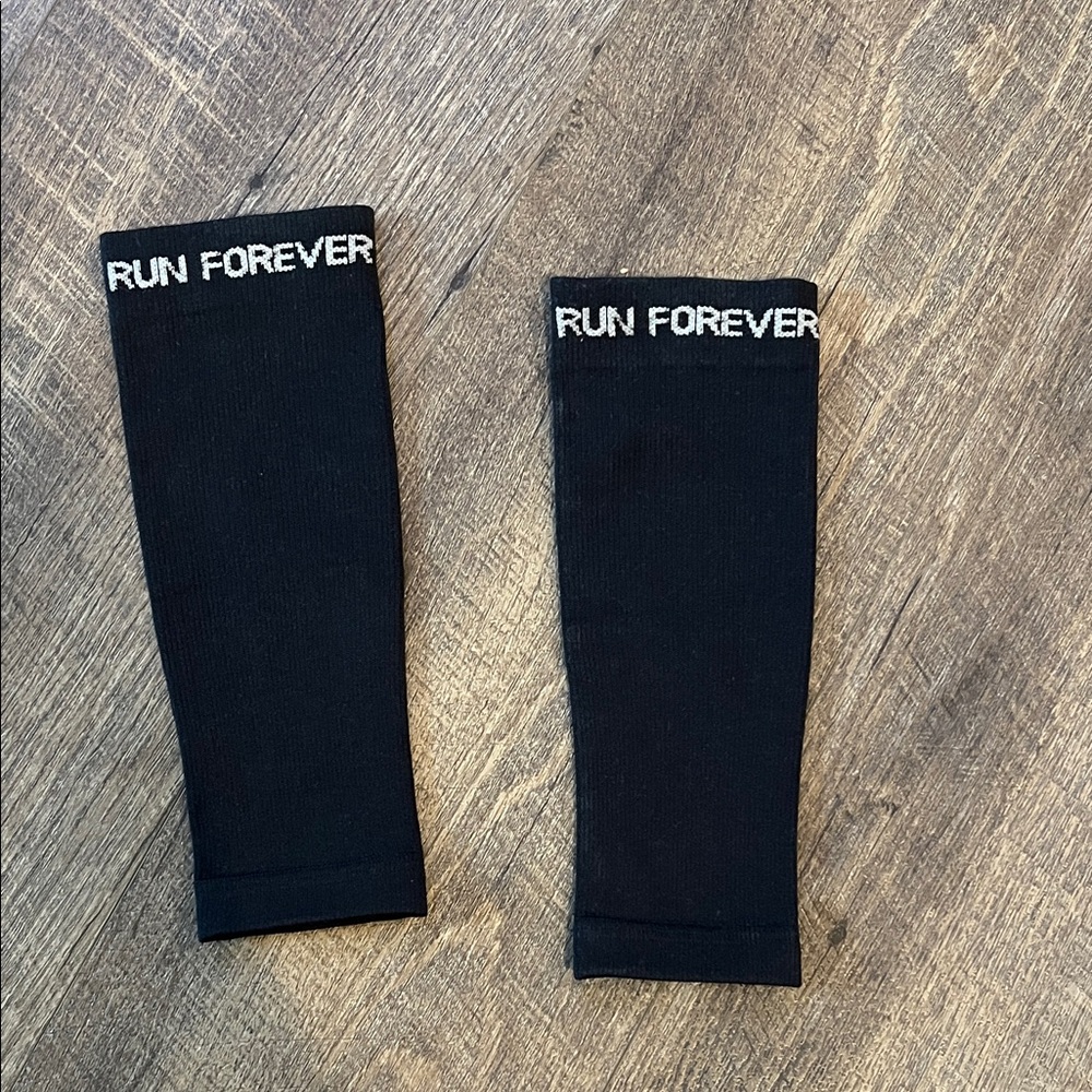Run Forever 21 Black Athletic Socks